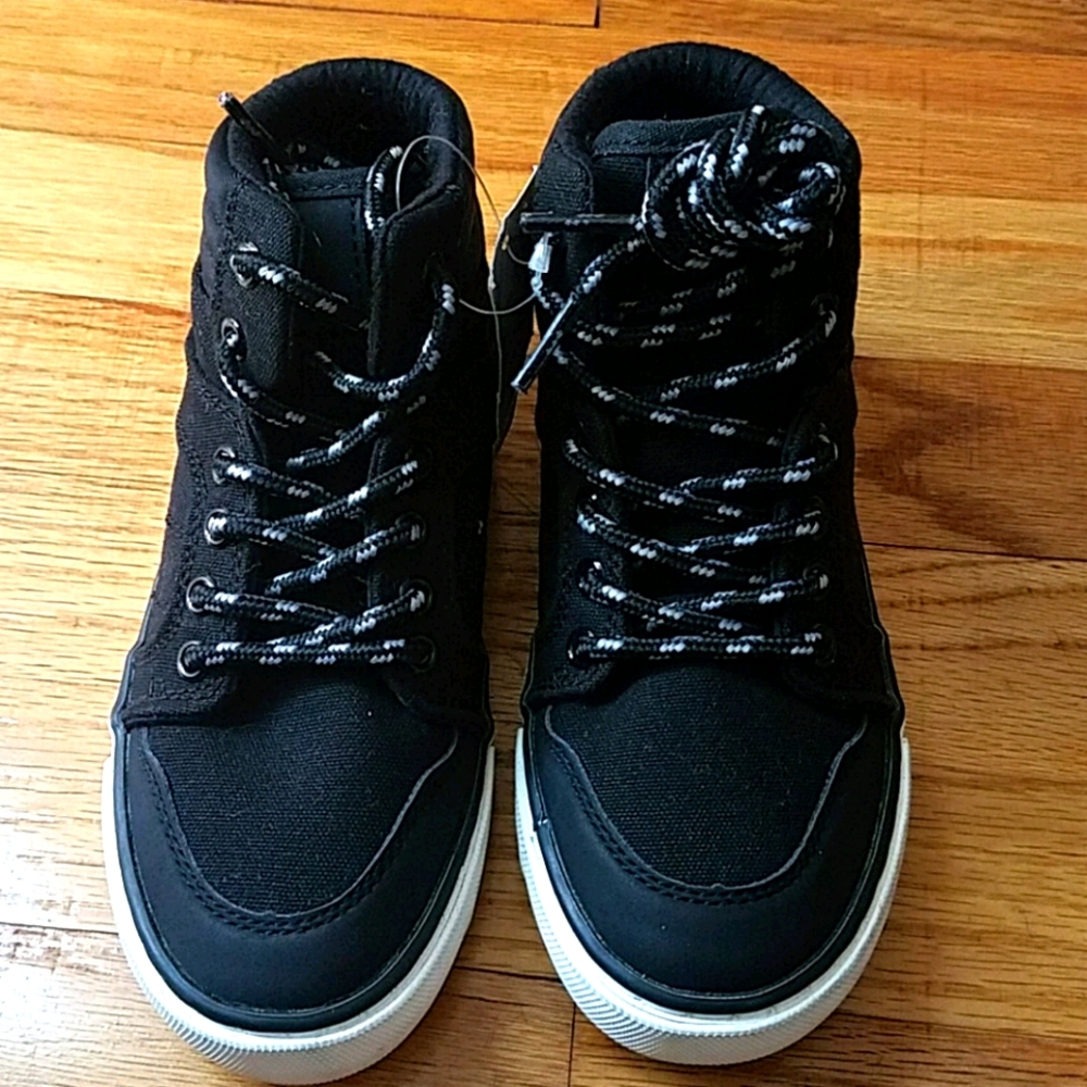 NWT Boys high top black sneakers  size 12